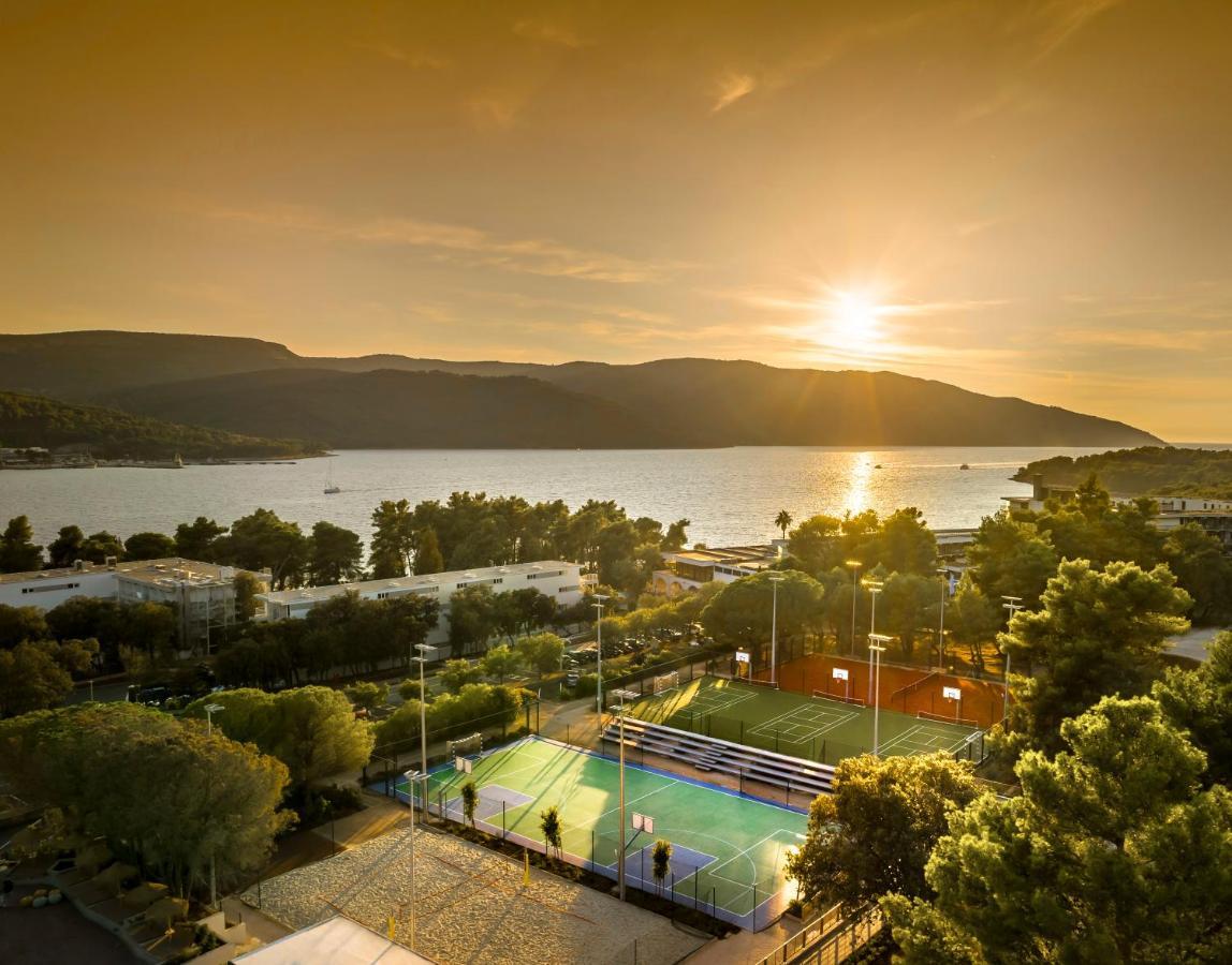 Valamar Amicor Green Resort Stari Grad  Exterior photo